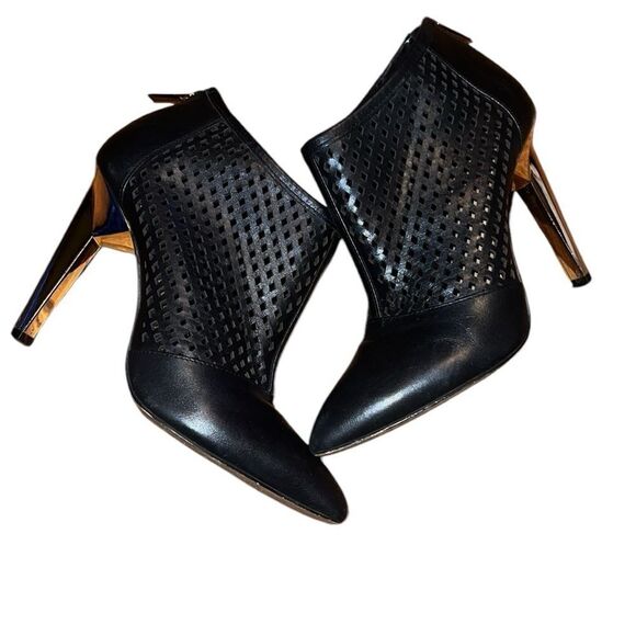 Red Saks Fifth Avenue Black Leather Booties Size 7 M - Picture 2 of 5